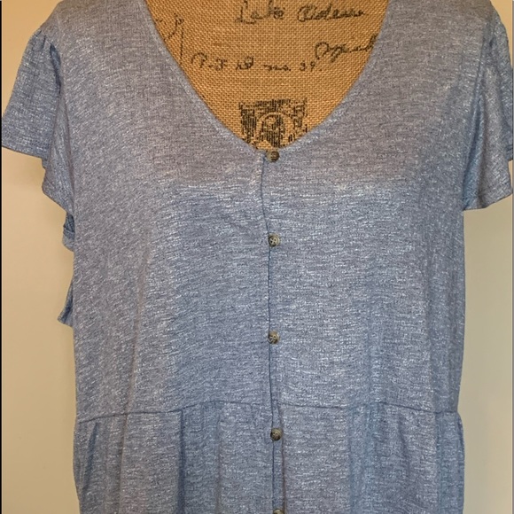 LAST ONE! Super cute plus top-New! - Picture 2 of 5